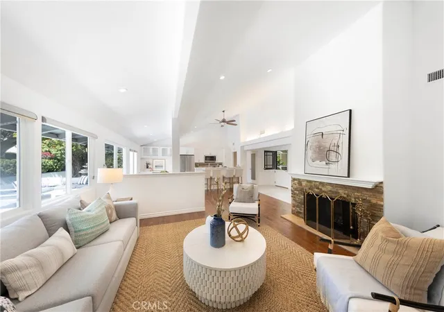 Photo 4 of Sale Pending at 2102 Vista Entrada, Newport Beach, CA 92660 | MLS# NP26091602 | Listing updated on 2026-09-14