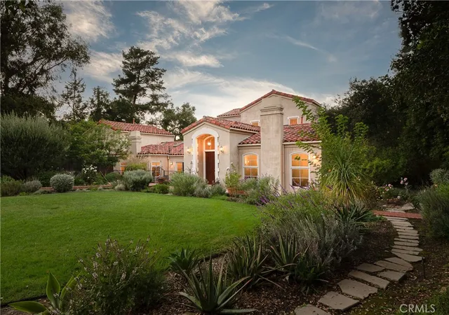 Photo 3 of Single family home for sale at 21149 Entrada Rd, Topanga, CA 90290 | MLS# SR26093165 | Listing updated on 2026-09-14