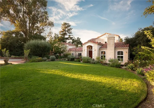 Photo 4 of Single family home for sale at 21149 Entrada Rd, Topanga, CA 90290 | MLS# SR26093165 | Listing updated on 2026-09-14