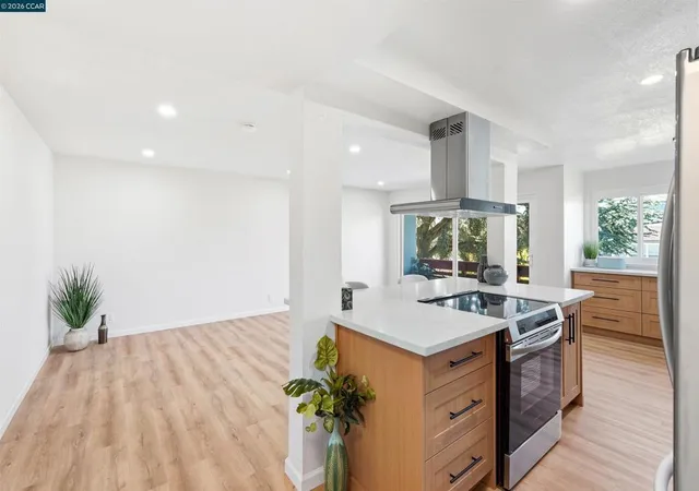 Photo 4 of Sale Pending at 710 East 22nd #203, Oakland, CA 94606 | MLS# 41133107 | Listing updated on 2026-09-14