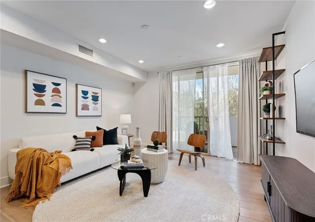Photo 1 of Condo for sale at 118 N Kings Rd #201, Los Angeles, CA 90048 | MLS# OC26094622 | Listing updated on 2026-09-26