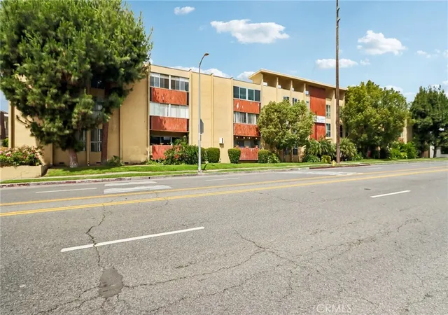 Photo 2 of Condo for sale at 6225 Coldwater Cyn Ave #102, North Hollywood, CA 91606 | MLS# SR26092007 | Listing updated on 2026-09-15