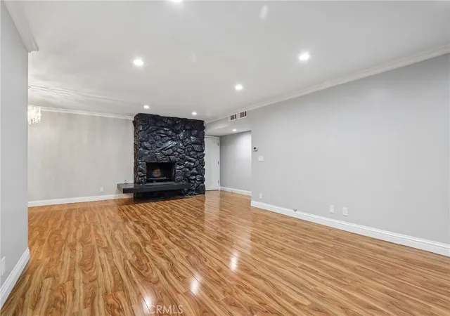 Listing Photo 4 - Condo for sale in building located at 6225 Coldwater Cyn Ave, Green Valley, CA 91606 - Unit #102