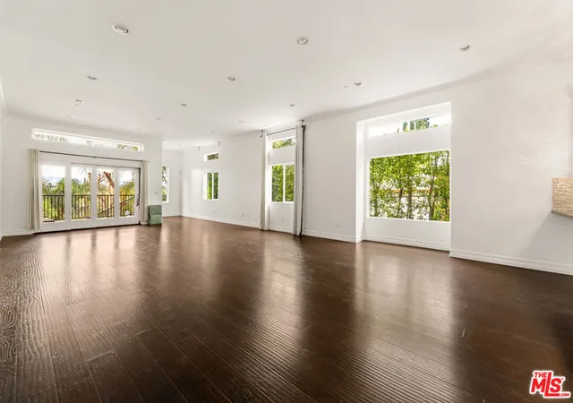 Photo 3 of Sale Pending at 22202 Ave San Luis, Woodland Hills, CA 91364 | MLS# 26829721 | Listing updated on 2026-09-14