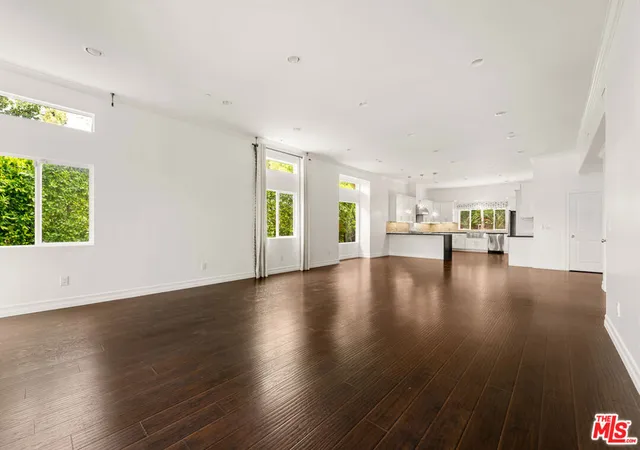 Photo 4 of Sale Pending at 22202 Ave San Luis, Woodland Hills, CA 91364 | MLS# 26829721 | Listing updated on 2026-09-14