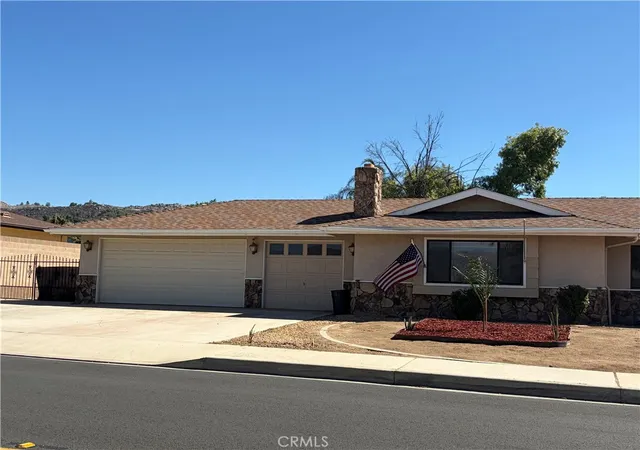 Photo 3 of Single family home for sale at 27266 Pacifica Ct, Hemet, CA 92544 | MLS# IG26097155 | Listing updated on 2026-09-15