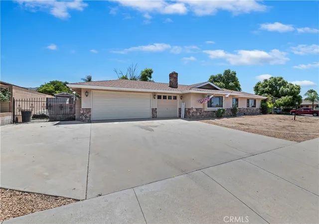 Photo 3 of Single family home for sale at 27266 Pacifica Ct, Hemet, CA 92544 | MLS# IG26097155 | Listing updated on 2026-09-15