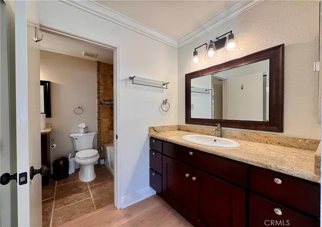 Listing Photo 5 - Condo for sale in building located at 49 Clover, Aliso Viejo, CA 92656