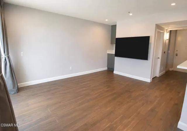 Photo 2 of Condo for sale at 5350 White Oak Ave #105, Encino, CA 91316 | MLS# 226002249 | Listing updated on 2026-09-15