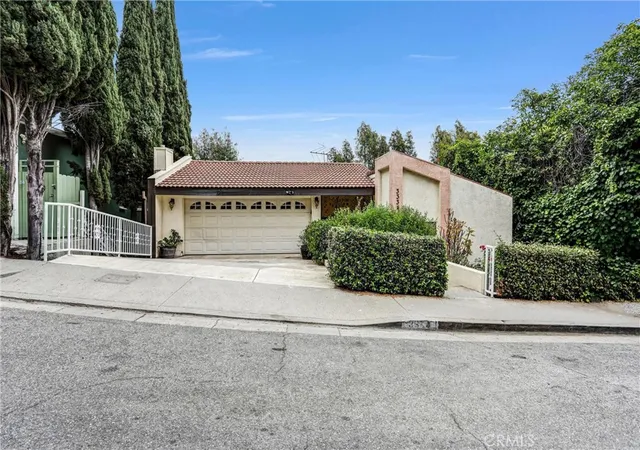 Photo 1 of Sale Pending at 3334 Oak Glen, Los Angeles, CA 90068 | MLS# AR26105664 | Listing updated on 2026-10-06