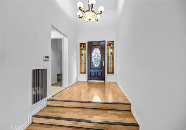 Photo 4 of Sale Pending at 3334 Oak Glen, Los Angeles, CA 90068 | MLS# AR26105664 | Listing updated on 2026-10-06