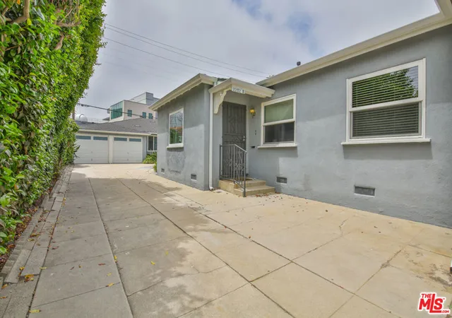 Listing Photo 5 - Condo for sale in building located at 2252 20th St, Santa Monica, CA 90405