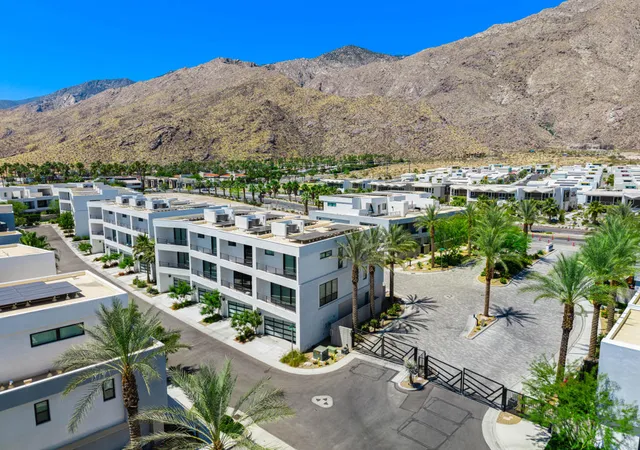 Listing Photo 2 - Condo for sale in building located at 890 Cameron Ctr Dr, Palm Springs, CA 92264