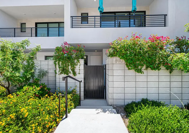 Listing Photo 5 - Condo for sale in building located at 890 Cameron Ctr Dr, Palm Springs, CA 92264