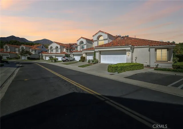 Listing Photo 4 - Condo for sale in building located at 16 Calle Maria, Rancho Santa Margarita, CA 92688