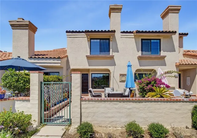 Photo 2 of Condo for sale at 334 Country Clb #C, Simi Valley, CA 93065 | MLS# BB26106315 | Listing updated on 2026-10-04