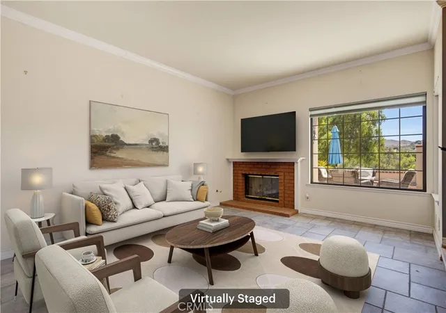 Listing Photo 4 - Condo for sale in building located at 334 Country Clb, Simi Valley, CA 93065 - Unit #C