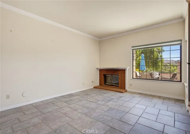 Listing Photo 5 - Condo for sale in building located at 334 Country Clb, Simi Valley, CA 93065 - Unit #C