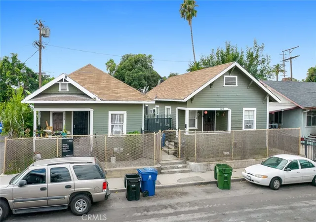 Photo 3 of Sale Pending at 116 Ellita Pl, Los Angeles, CA 90042 | MLS# AR26109684 | Listing updated on 2026-09-14