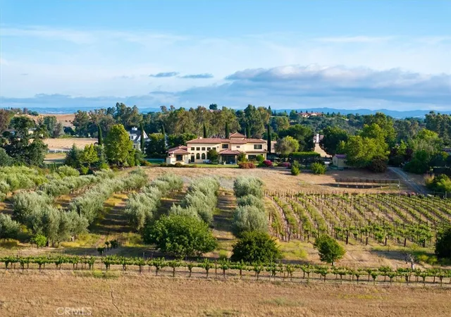 Photo 4 of Single family home for sale at 4960 Glenhill Ln, Paso Robles, CA 93446 | MLS# NS26103360 | Listing updated on 2026-09-15