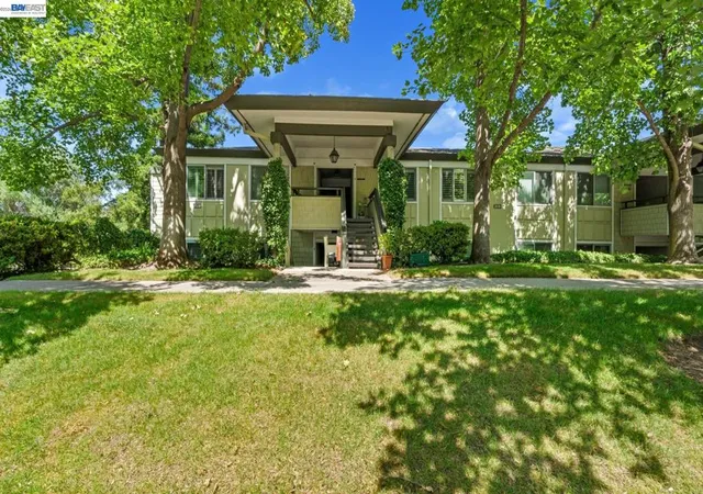 Photo 1 of Condo for sale at 2128 Tice Crk Dr #3, Walnut Creek, CA 94595 | MLS# 41135490 | Listing updated on 2026-09-15