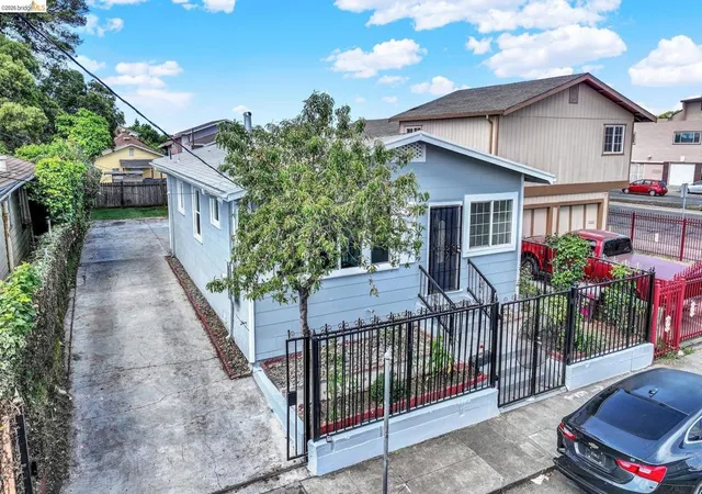 Photo 2 of Single family home for sale at 7317 Lockwood St, Oakland, CA 94621 | MLS# 41135727 | Listing updated on 2026-09-15