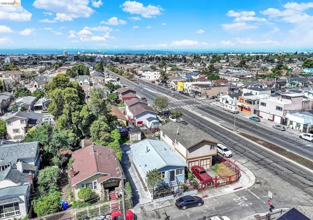 Photo 3 of Single family home for sale at 7317 Lockwood St, Oakland, CA 94621 | MLS# 41135727 | Listing updated on 2026-09-15