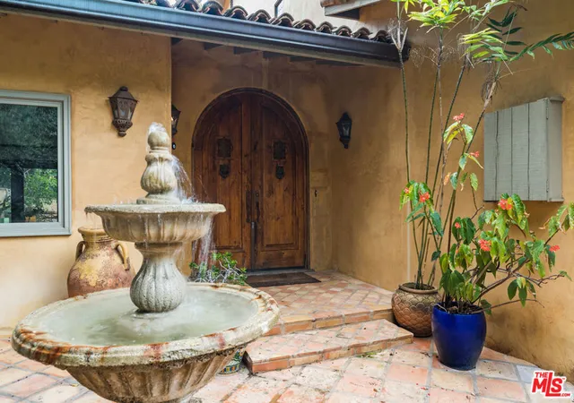 Photo 2 of Single family home for sale at 2695 La Cuesta Dr, Los Angeles, CA 90046 | MLS# 26839267 | Listing updated on 2026-09-15
