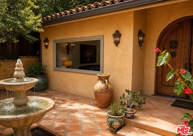Photo 3 of Single family home for sale at 2695 La Cuesta Dr, Los Angeles, CA 90046 | MLS# 26839267 | Listing updated on 2026-09-15