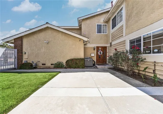 Photo 3 of Single family home for sale at 814 E Sandpoint Ct, Carson, CA 90746 | MLS# DW26116629 | Listing updated on 2026-10-04