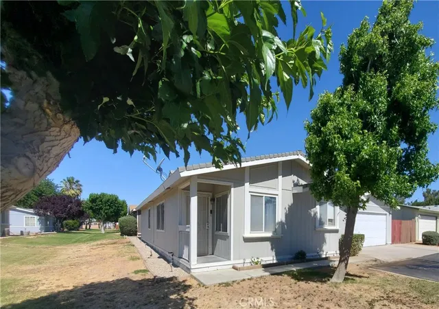 Photo 3 of Sale Pending at 21621 Sandia Rd #31, Apple Valley, CA 92308 | MLS# HD26117620 | Listing updated on 2026-09-15