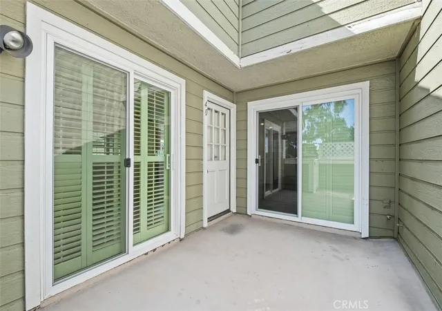 Listing Photo 4 - Condo for sale in building located at 40 Hollyhock, Aliso Viejo, CA 92656