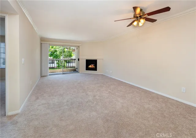 Listing Photo 4 - Condo for sale in building located at 5510 Owensmouth Ave, Los Angeles, CA 91367 - Unit #204