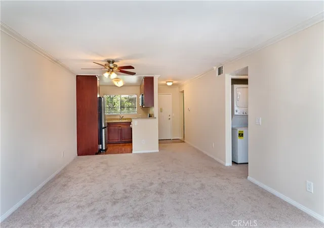 Listing Photo 5 - Condo for sale in building located at 5510 Owensmouth Ave, Los Angeles, CA 91367 - Unit #204