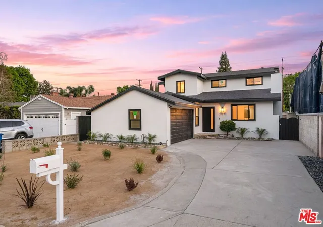 Photo 2 of Sale Pending at 22642 Berdon St, Woodland Hills, CA 91367 | MLS# 26843215 | Listing updated on 2026-09-14