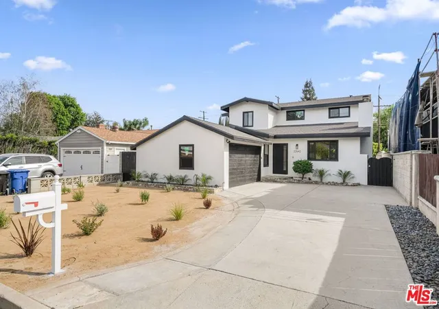 Photo 3 of Sale Pending at 22642 Berdon St, Woodland Hills, CA 91367 | MLS# 26843215 | Listing updated on 2026-09-14