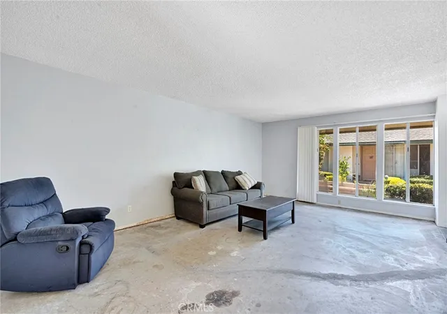Photo 4 of Condo for sale at 182 W Barstow Ave #A, Fresno, CA 93704 | MLS# FR26121353 | Listing updated on 2026-09-14