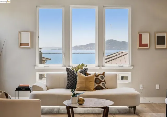 Listing Photo 4 - Condo for sale in building located at 16 Sea Star Ct, Richmond, CA 94801