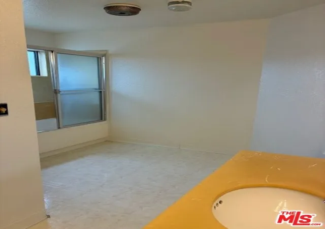Listing Photo 4 - Condo for sale in building located at 1041 2nd St, Santa Monica, CA 90403 - Unit #5