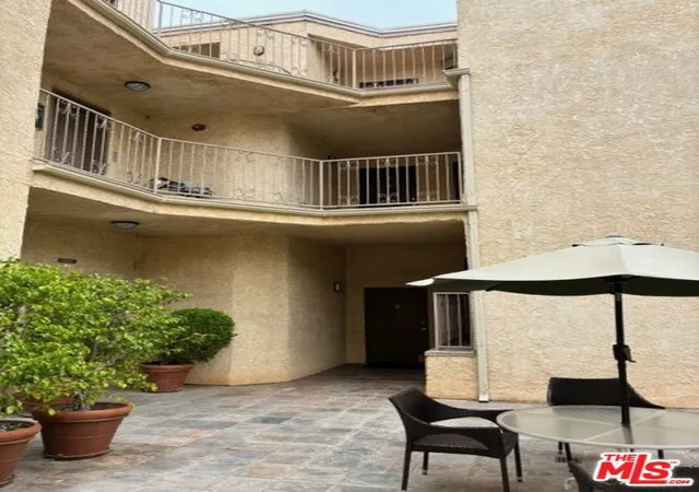 Listing Photo 5 - Condo for sale in building located at 1041 2nd St, Santa Monica, CA 90403 - Unit #5