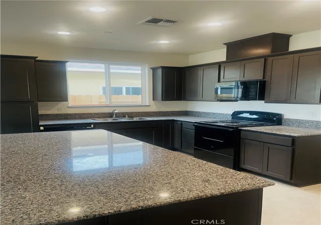 Photo 3 of Sale Pending at 18 Squaw Valley Ct, Merced, CA 95341 | MLS# MC26123870 | Listing updated on 2026-09-21