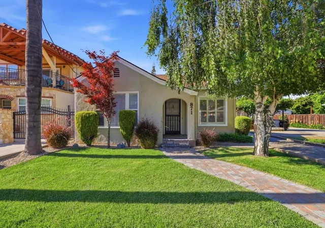 Photo 1 of Sale Pending at 871 Paula St, San Jose, CA 95126 | MLS# ML82050188 | Listing updated on 2026-09-15