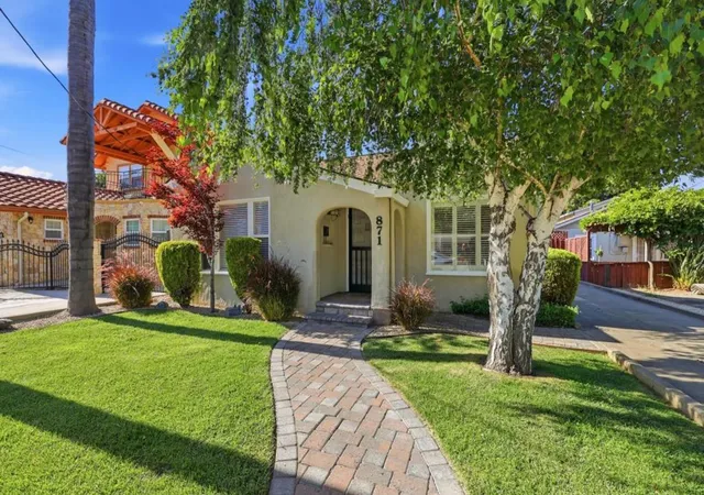 Photo 2 of Sale Pending at 871 Paula St, San Jose, CA 95126 | MLS# ML82050188 | Listing updated on 2026-09-15