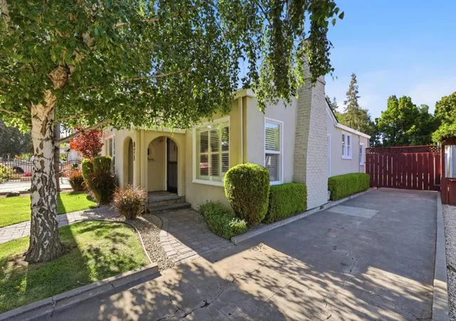 Photo 3 of Sale Pending at 871 Paula St, San Jose, CA 95126 | MLS# ML82050188 | Listing updated on 2026-09-15