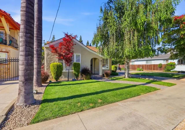 Photo 4 of Sale Pending at 871 Paula St, San Jose, CA 95126 | MLS# ML82050188 | Listing updated on 2026-09-15