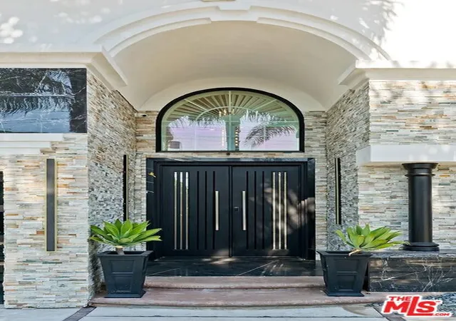 Photo 3 of Mansion for sale at 5170 Gloria Ave, Encino, CA 91436 | MLS# 26840573 | Listing updated on 2026-09-15