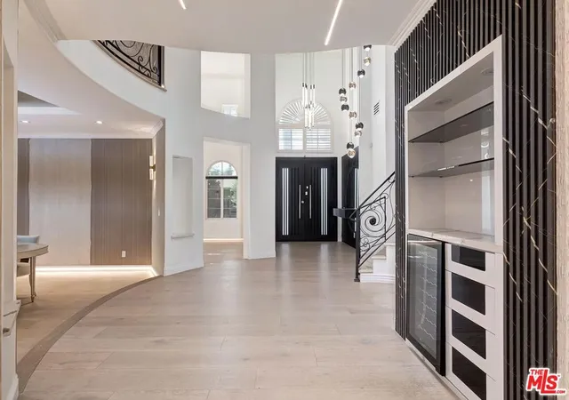 Photo 4 of Single family home for sale at 5170 Gloria Ave, Encino, CA 91436 | MLS# 26840573 | Listing updated on 2026-09-15