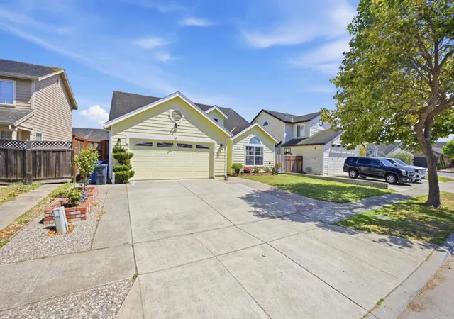 Photo 3 of Single family home for sale at 1774 Declaration St, Salinas, CA 93906 | MLS# ML82050247 | Listing updated on 2026-09-15