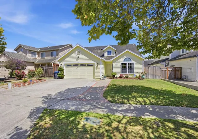 Photo 3 of Single family home for sale at 1774 Declaration St, Salinas, CA 93906 | MLS# ML82050247 | Listing updated on 2026-09-15