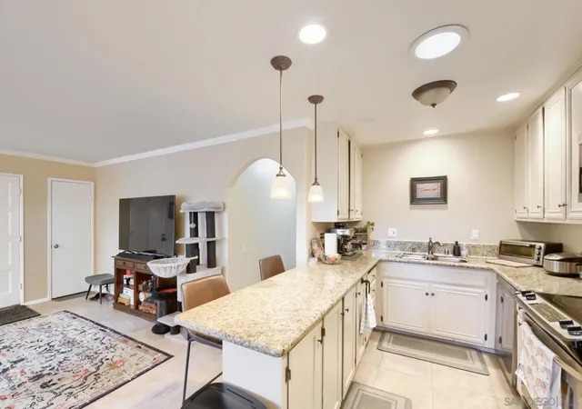 Listing Photo 5 - Condo for sale in building located at 518 Sunset Ln, San Diego, CA 92121 - Unit #60